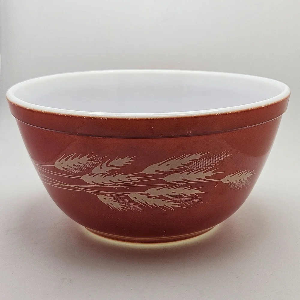 Vintage Pyrex #402 mixing bowl featuring the classic Autumn Harvest wheat/sheaf